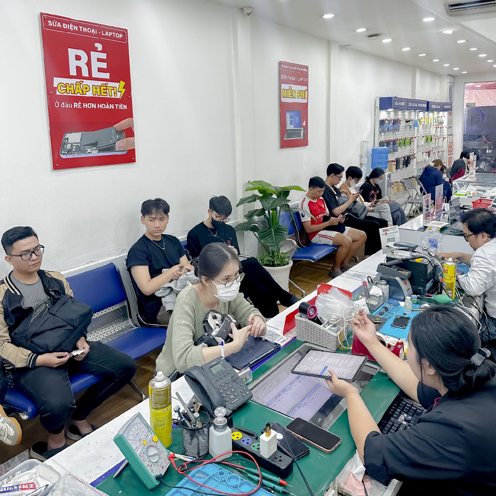 Thay màn hình Xiaomi Poco F2 