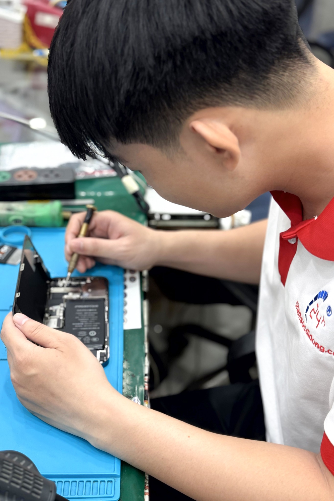 Thay màn hình Xiaomi Poco F2 