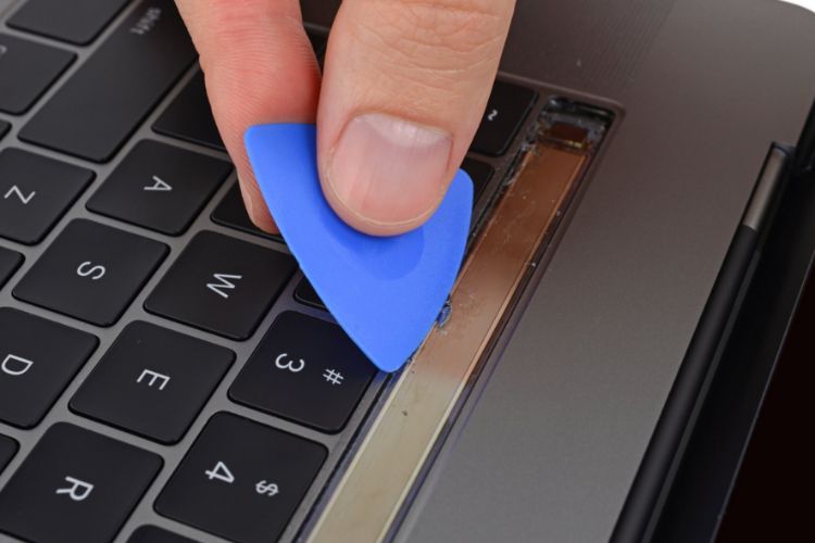 Thay Touch Bar MacBook Pro 15-inch