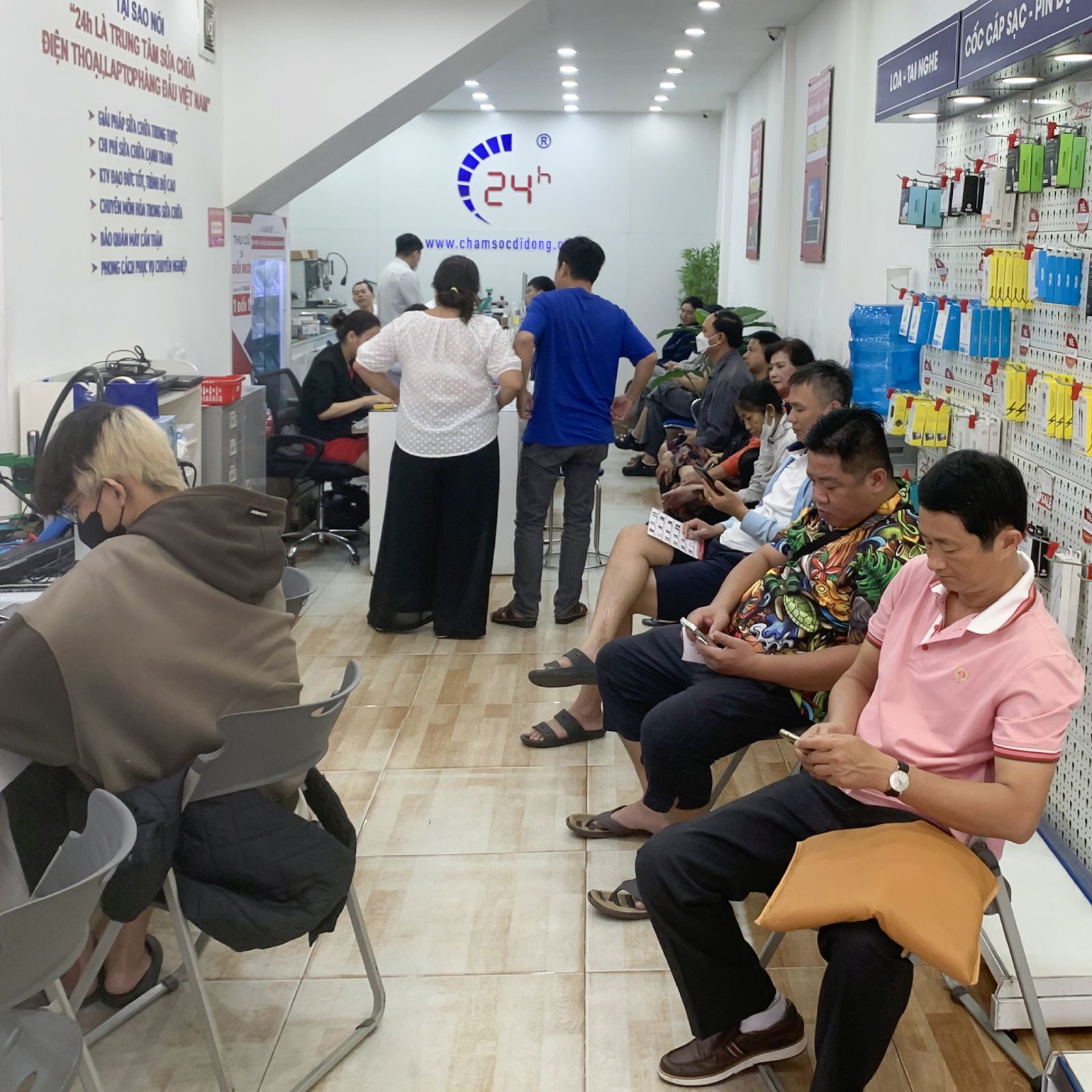 Thay màn hình Xiaomi 13 