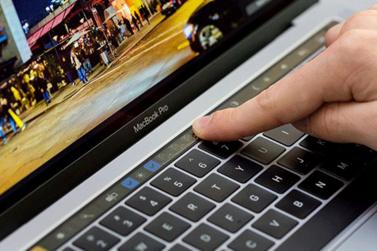Thay touch bar MacBook Pro 13-inch