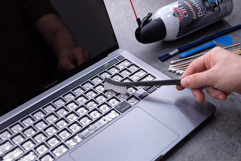 Thay bàn phím MacBook Pro 16-inch