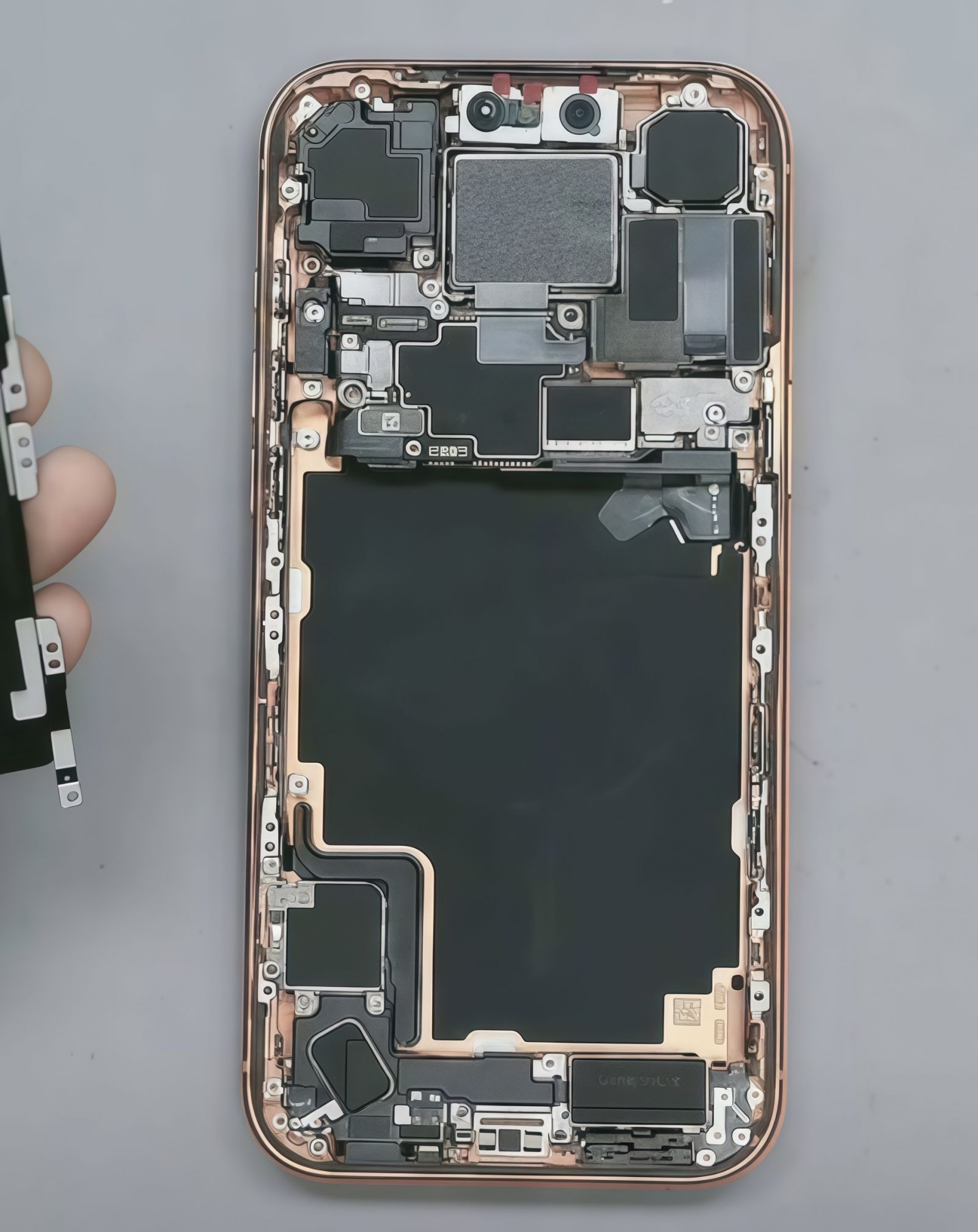 Thay rung iPhone 17 Pro Max