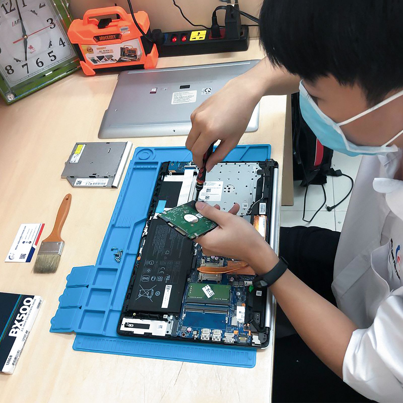 Thay màn hình Laptop Dell Inspiron 14 Thay màn hình Laptop Dell Inspiron 14