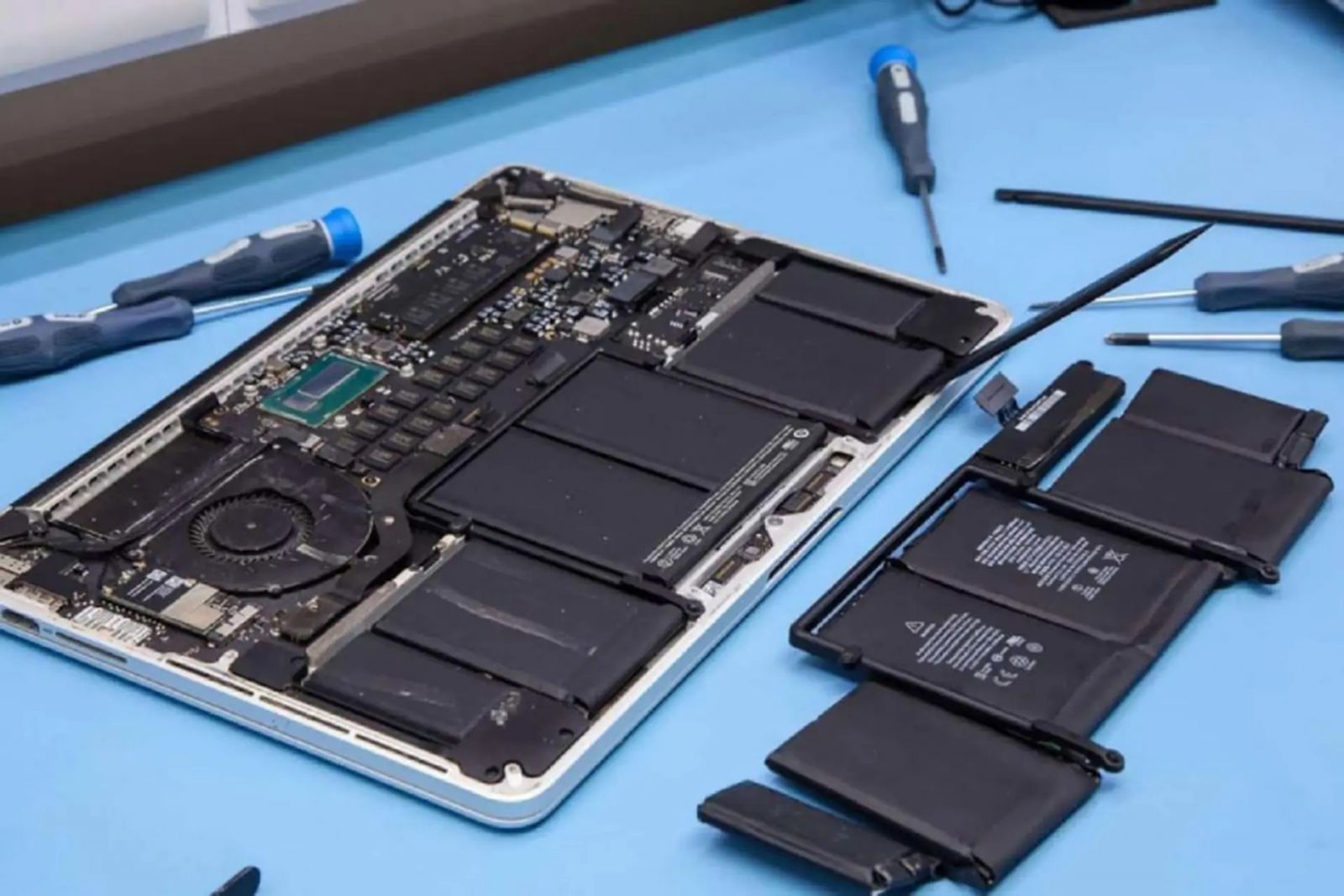 Thay pin MacBook Pro 16-inch M3 Pro