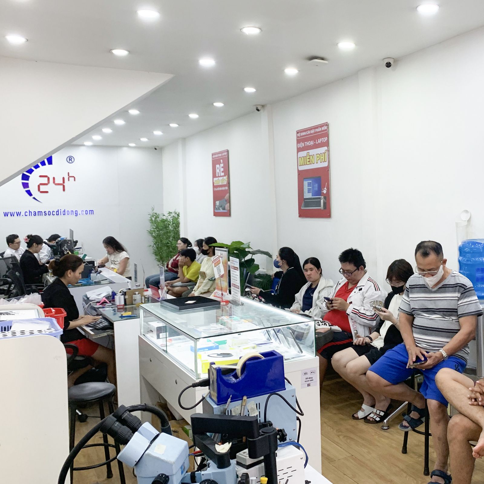 Thay màn hình Xiaomi Poco F4 Pro Thay màn hình Xiaomi Poco F4 Pro