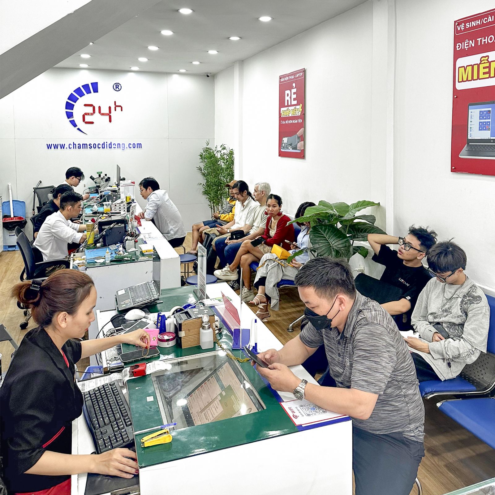 Thay màn hình Xiaomi Poco F4 Pro Thay màn hình Xiaomi Poco F4 Pro