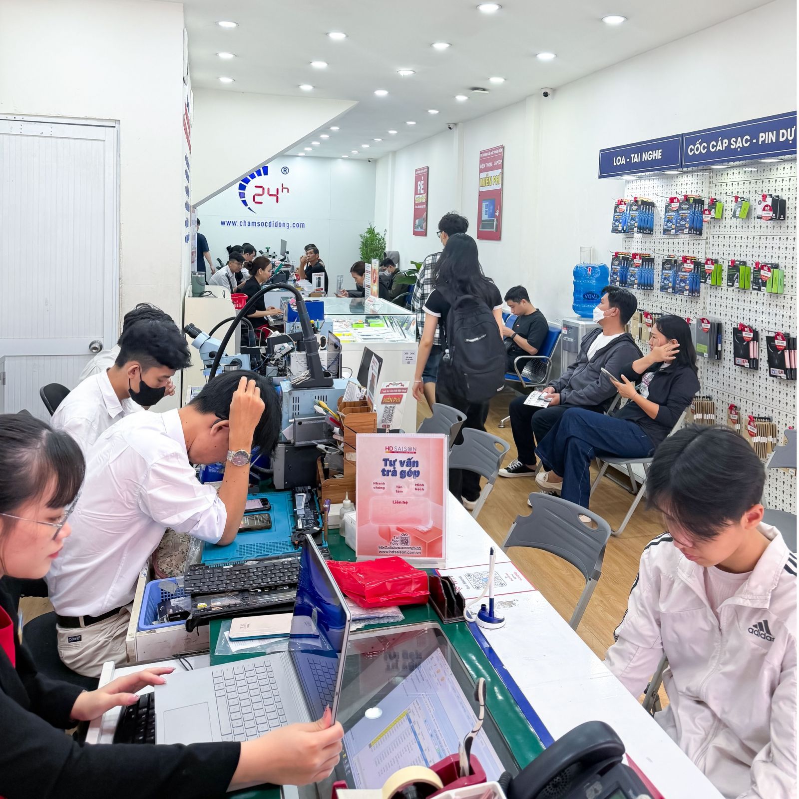 Thay màn hình Xiaomi Poco F4 Pro Thay màn hình Xiaomi Poco F4 Pro