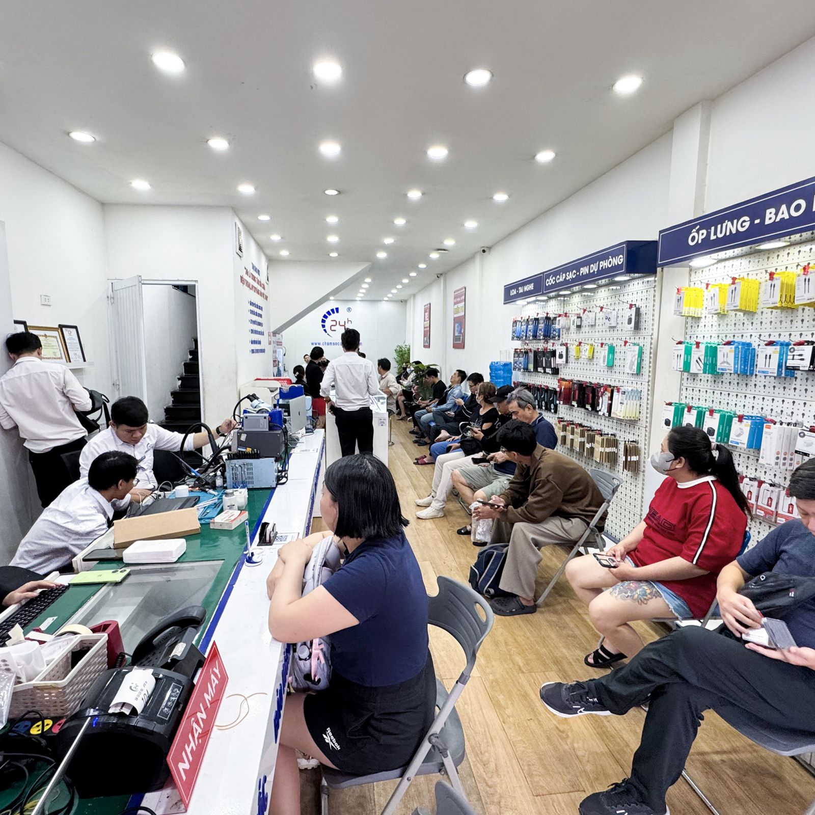 Cốc sạc Mophie Essential 1A1C PD 30W Cốc sạc Mophie Essential 1A1C PD 30W