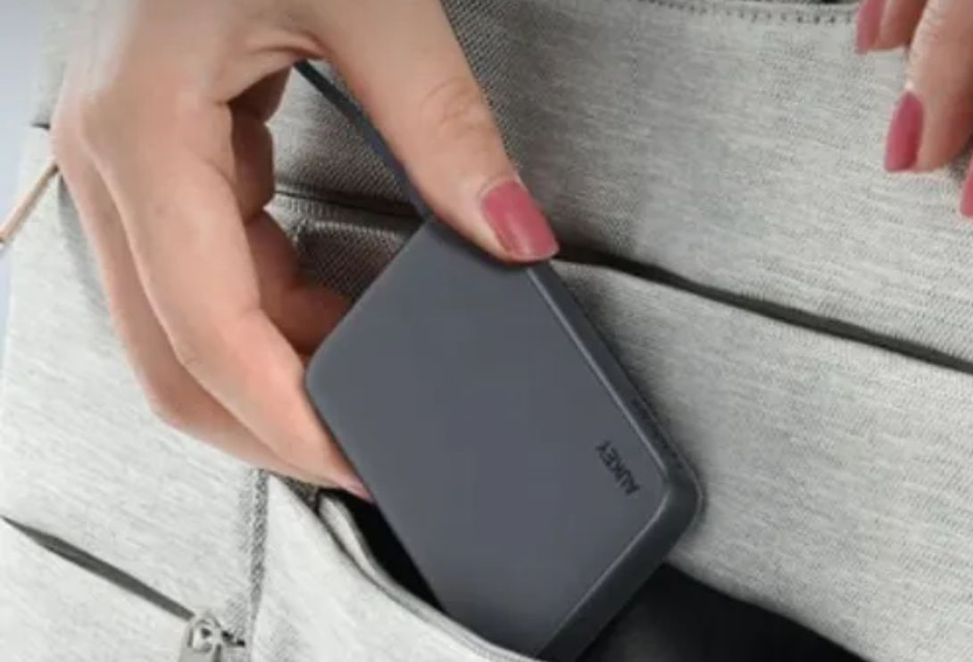 Sạc dự phòng Aukey PB-Y53 Spark Sling 10000mAh 15W kèm cáp USB-C