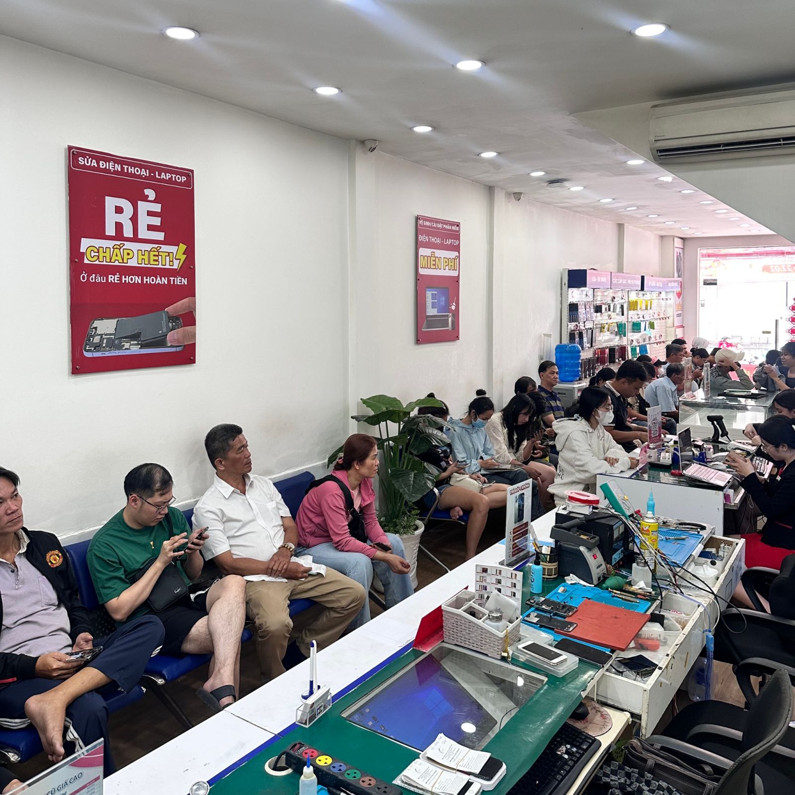 Sạc dự phòng Aukey PB-Y53 Spark Sling 10000mAh 15W kèm cáp USB-C