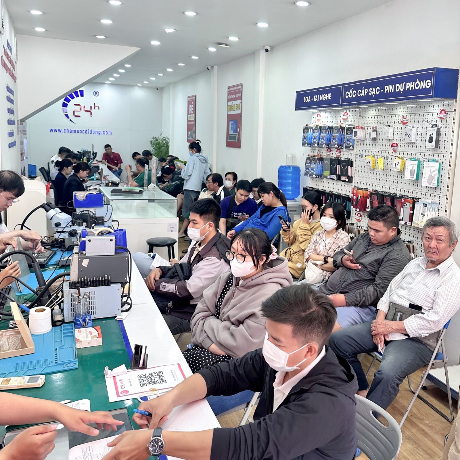 Sạc dự phòng Aukey PB-Y61 Spark Sling Neo 10000mAh 30W kèm cáp USB-C