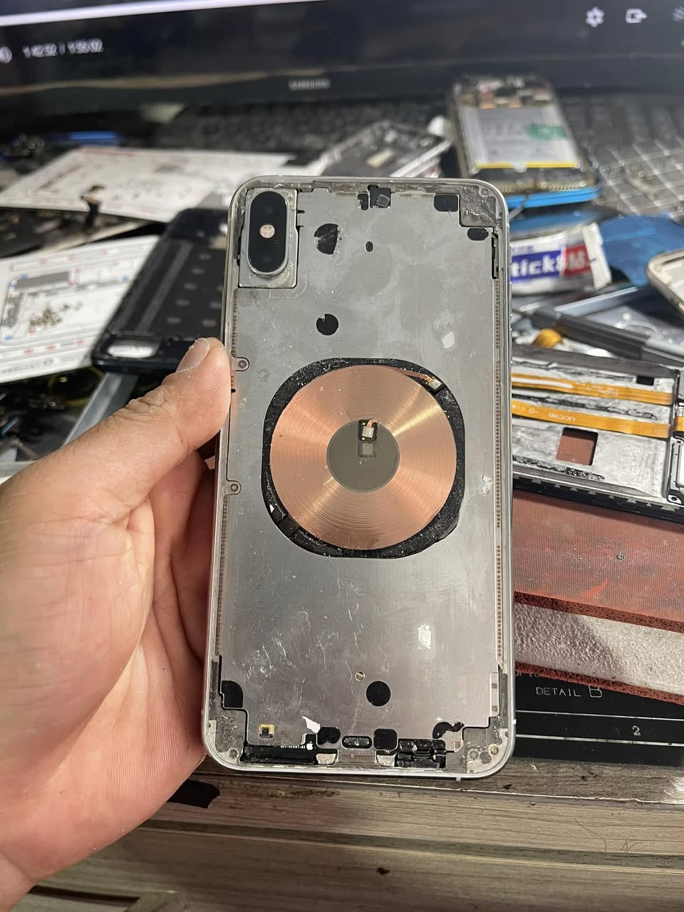 Thay cáp sạc không dây NFC iPhone XS Max