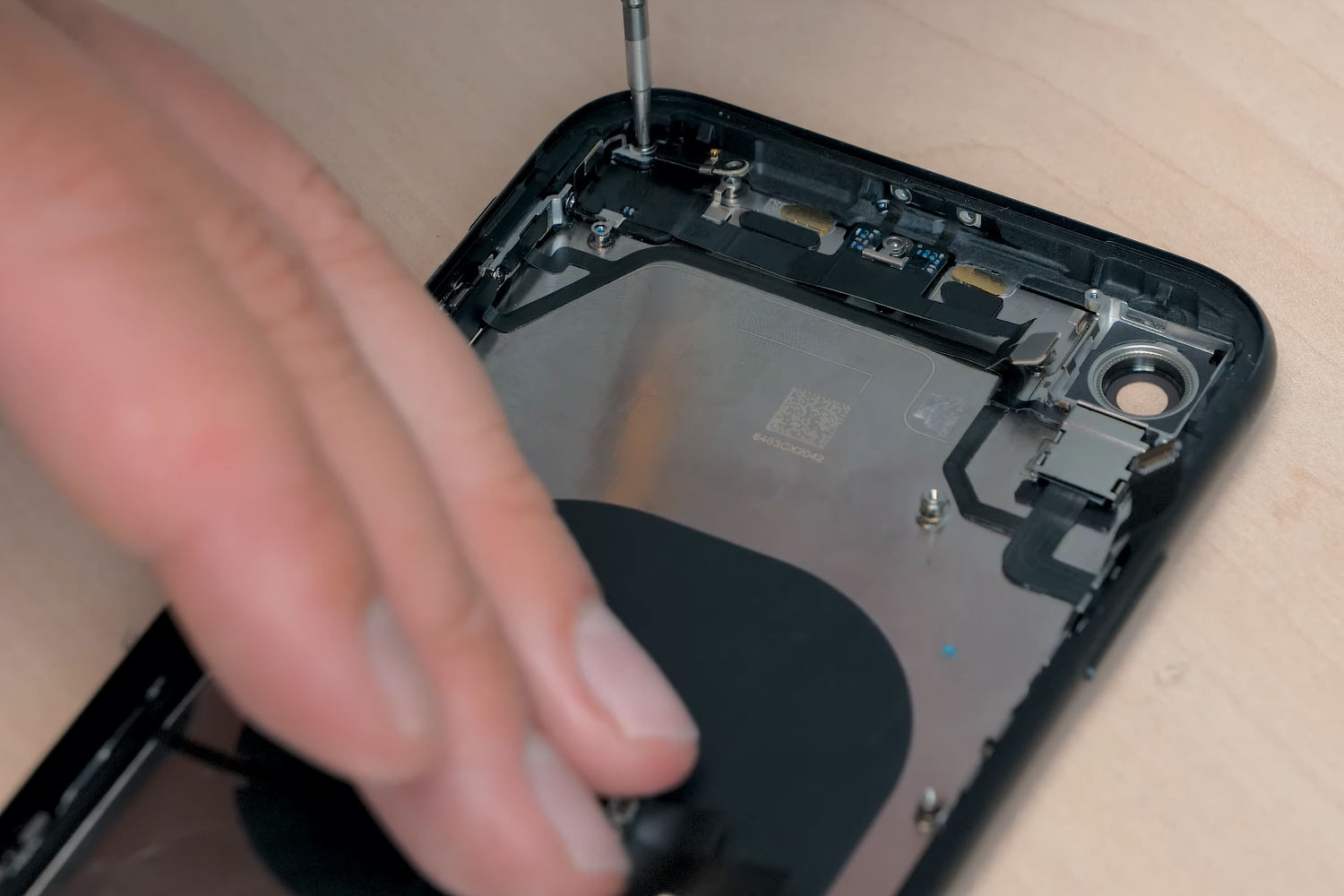 Thay cáp sạc không dây iPhone XR