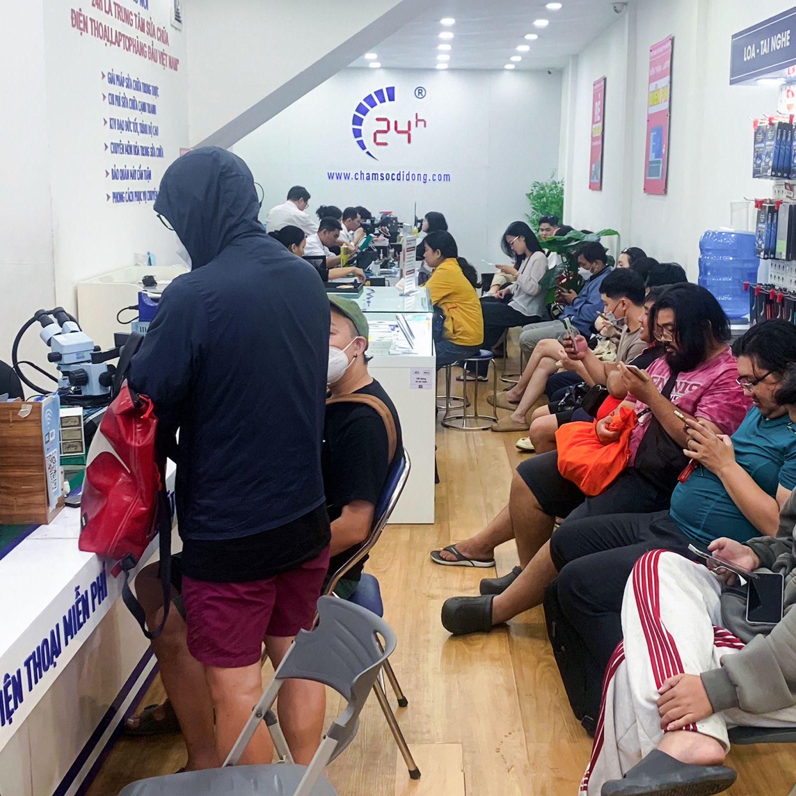 Thay cáp sạc không dây NFC iPhone 16