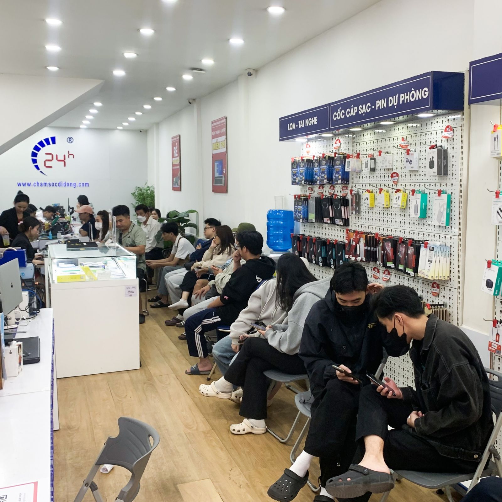 Thay cáp sạc không dây NFC iPhone 16