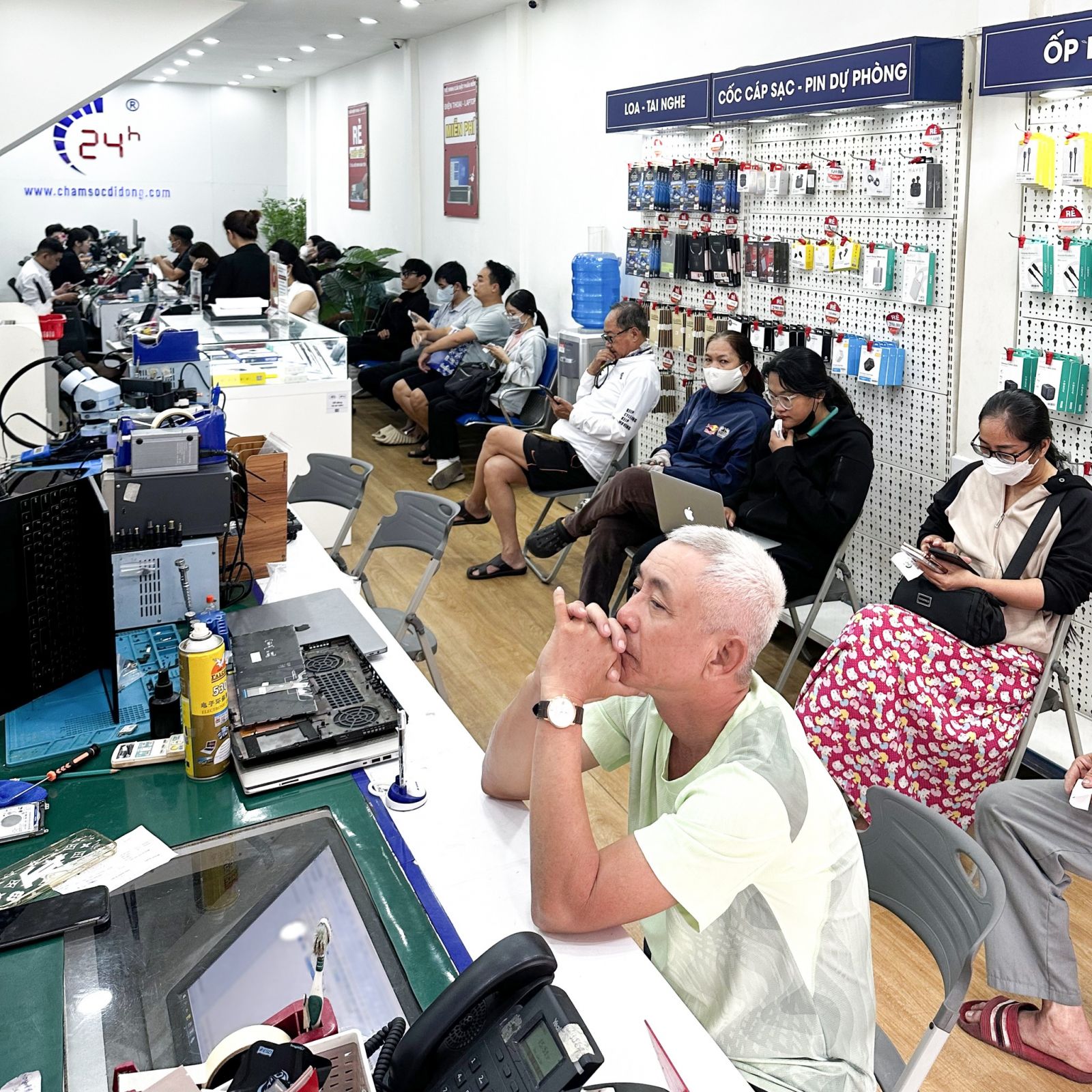 Thay cáp sạc không dây NFC iPhone 16 Plus