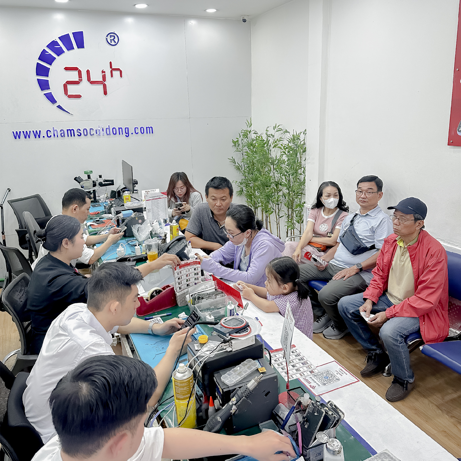 Thay cáp sạc không dây NFC iPhone 13 Pro