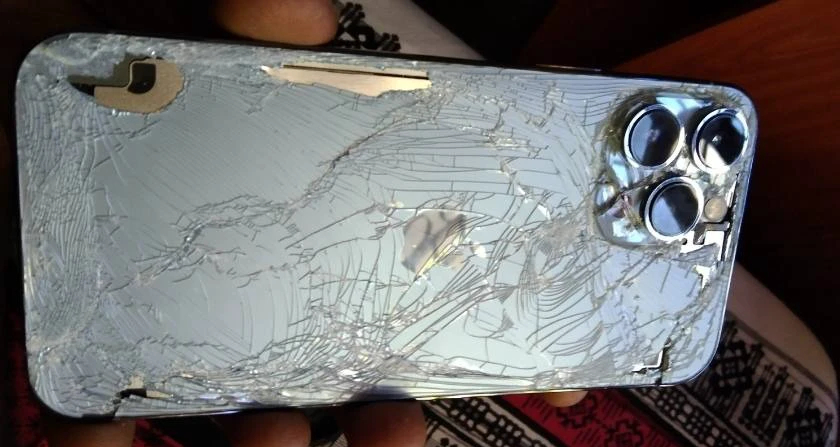 Thay cáp sạc không dây NFC iPhone 13 Pro