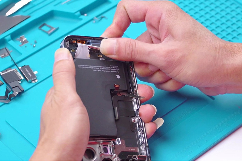 Thay cáp sạc không dây NFC iPhone 13