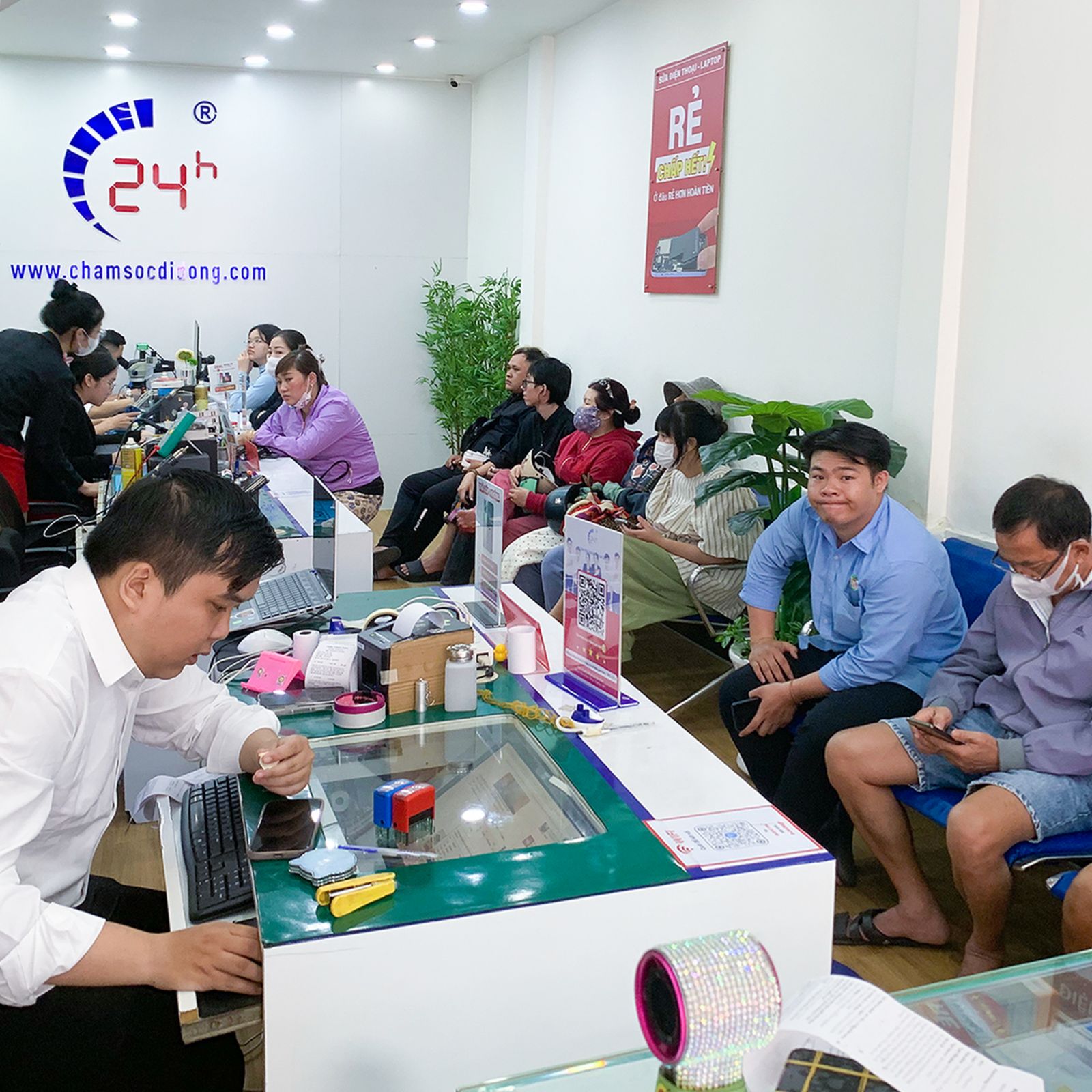 Thay cáp sạc không dây NFC iPhone 16 Pro Thay cáp sạc không dây NFC iPhone 16 Pro