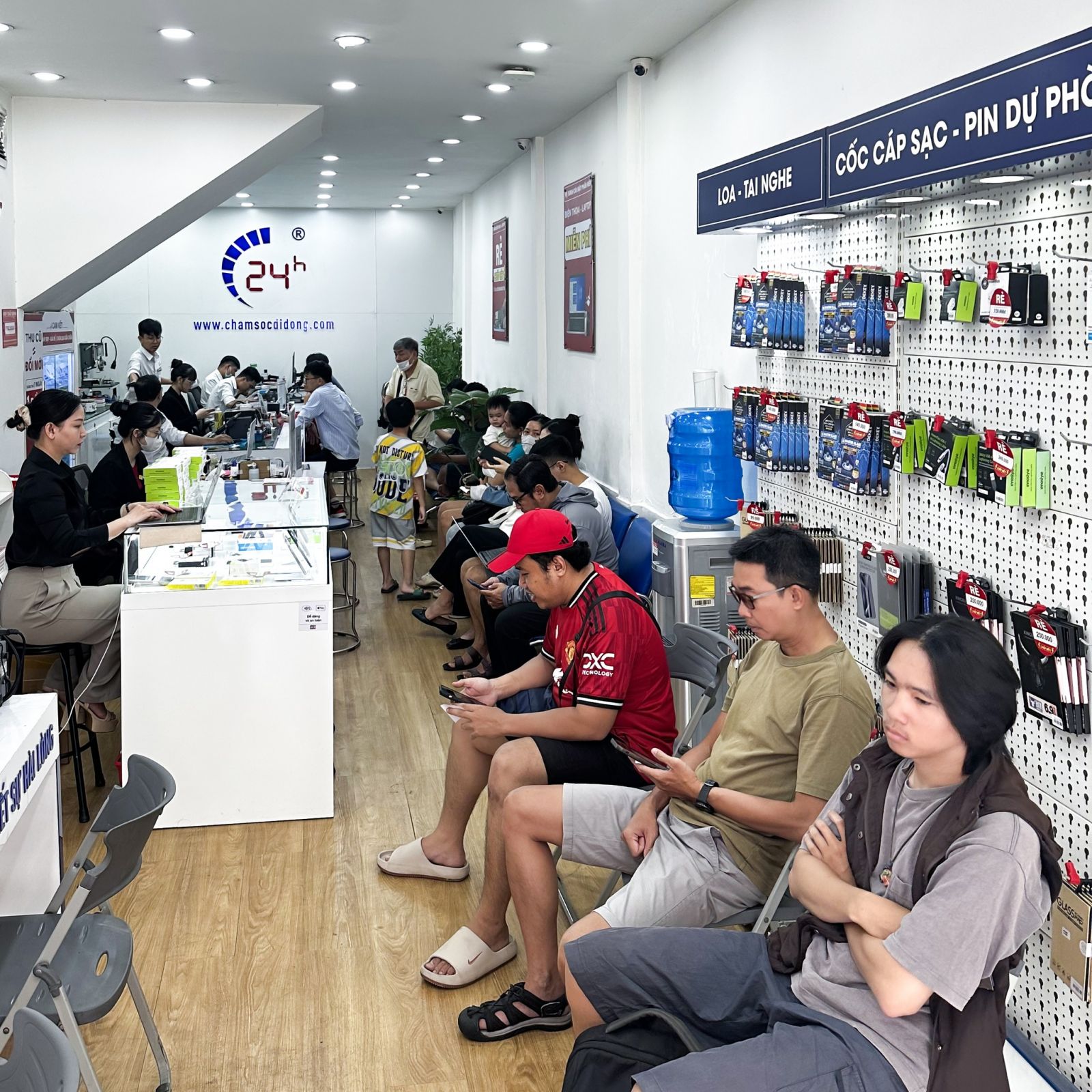 Thay cáp sạc không dây NFC iPhone 16 Pro Thay cáp sạc không dây NFC iPhone 16 Pro