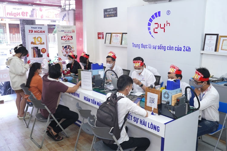 Thay cáp sạc không dây NFC iPhone 13 Mini