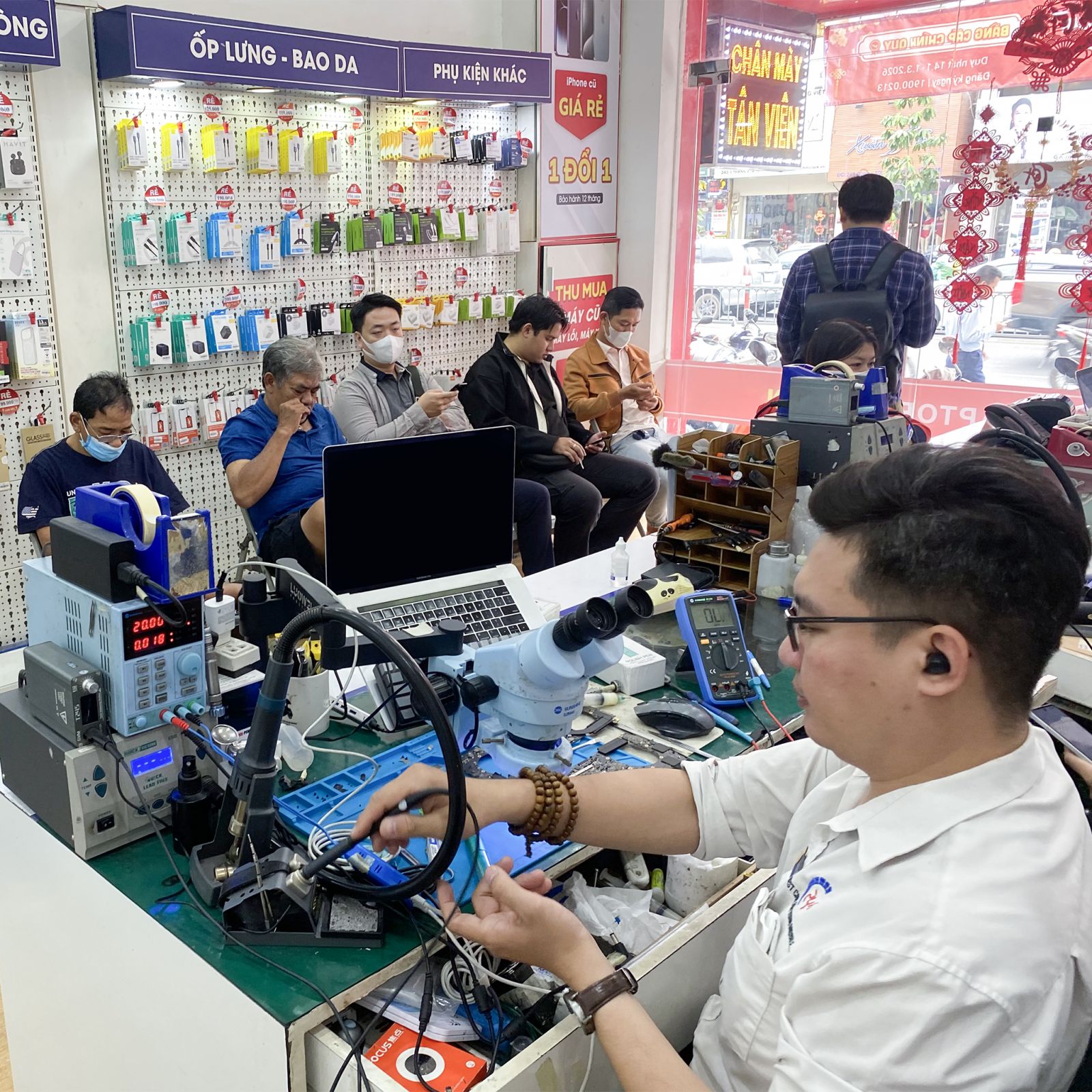 Thay cáp sạc không dây NFC iPhone 16 Pro Max Thay cáp sạc không dây NFC iPhone 16 Pro Max