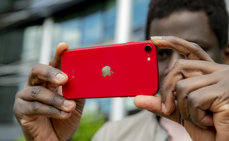 Thay camera iPhone SE 2020