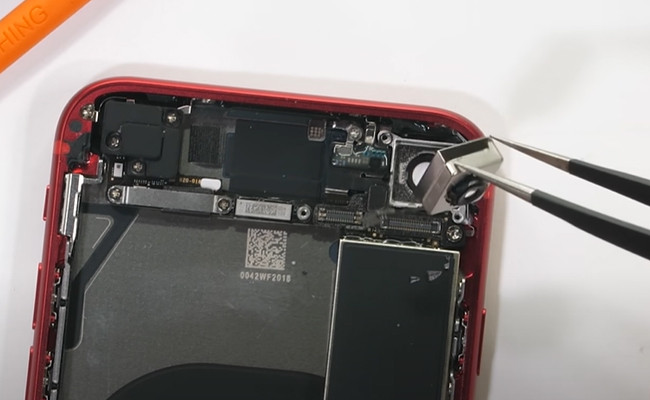 Thay camera iPhone SE 2020