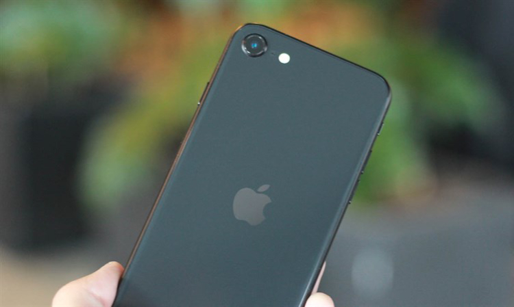 Thay camera iPhone SE 2020