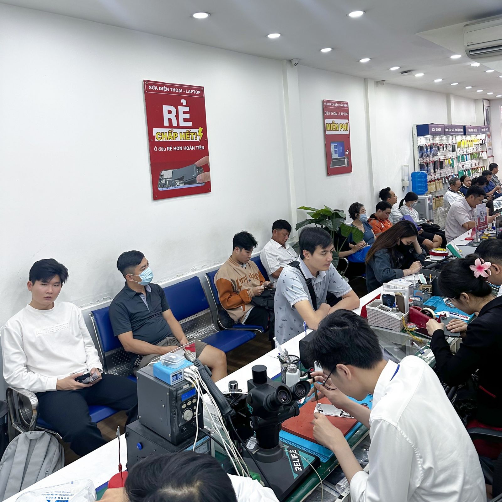 Thay cáp sạc không dây NFC iPhone 15