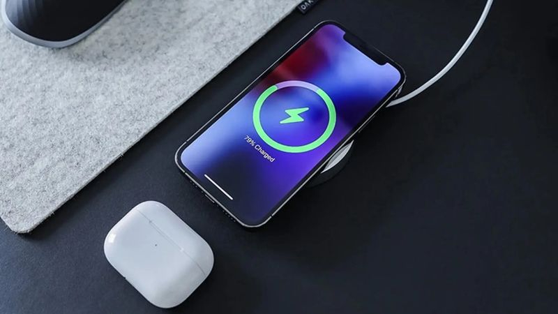 Thay cáp sạc không dây NFC iPhone 13 Pro Max