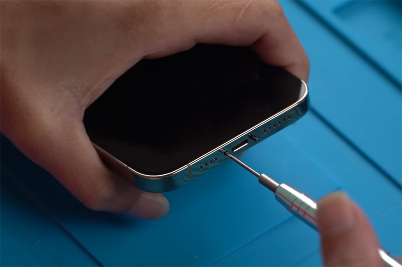 Thay cáp sạc không dây NFC iPhone 12