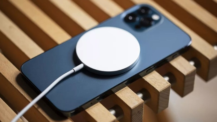 Thay cáp sạc không dây NFC iPhone 12