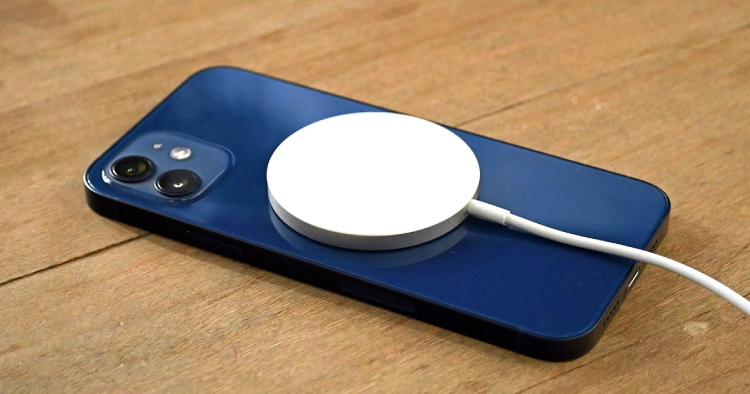 Thay cáp sạc không dây NFC iPhone 12