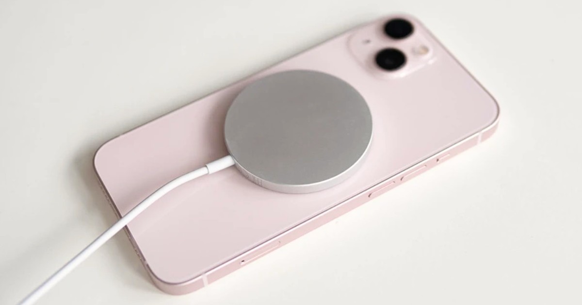 Thay cáp sạc không dây NFC iPhone 14 Plus