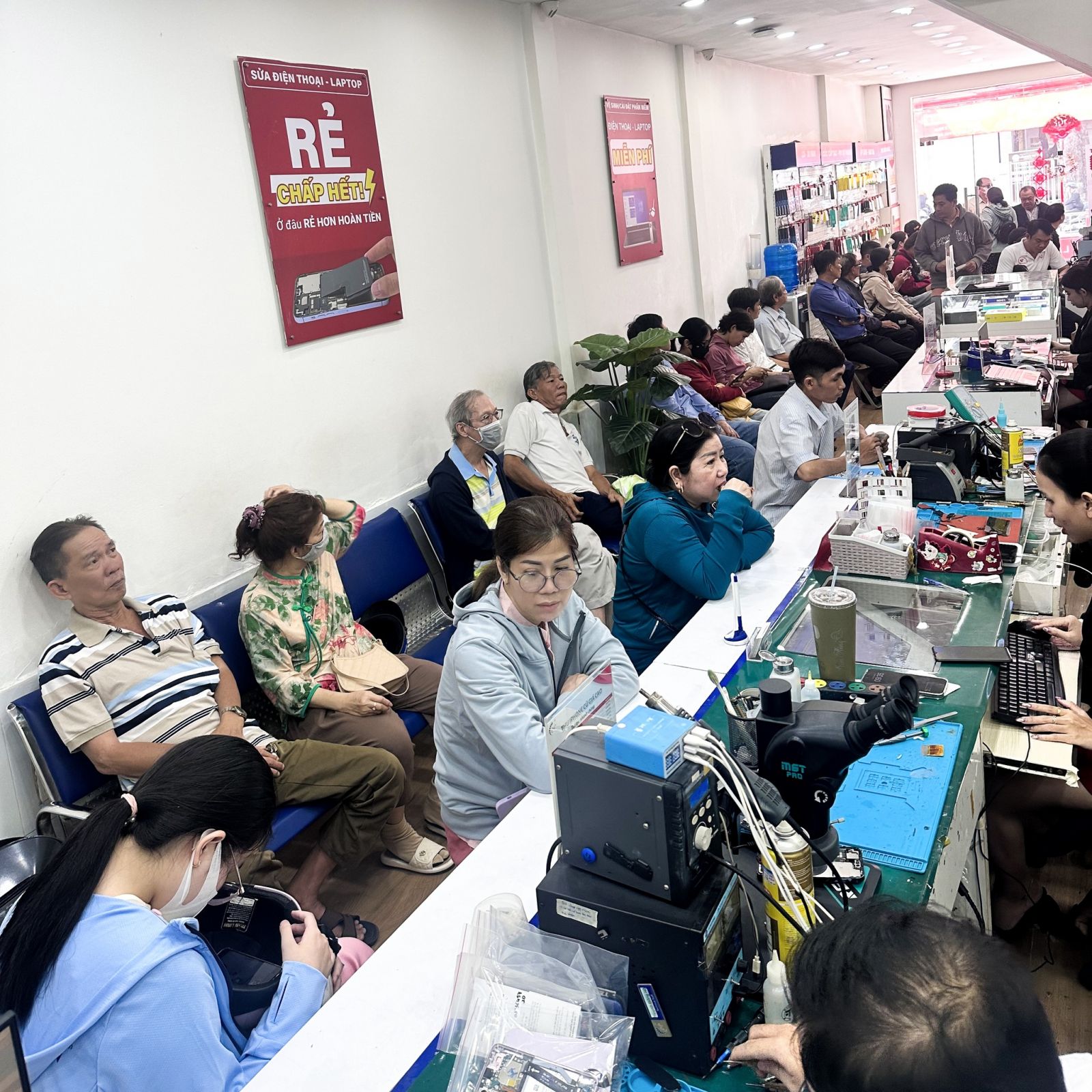 Thay cáp sạc không dây NFC iPhone 14 Plus