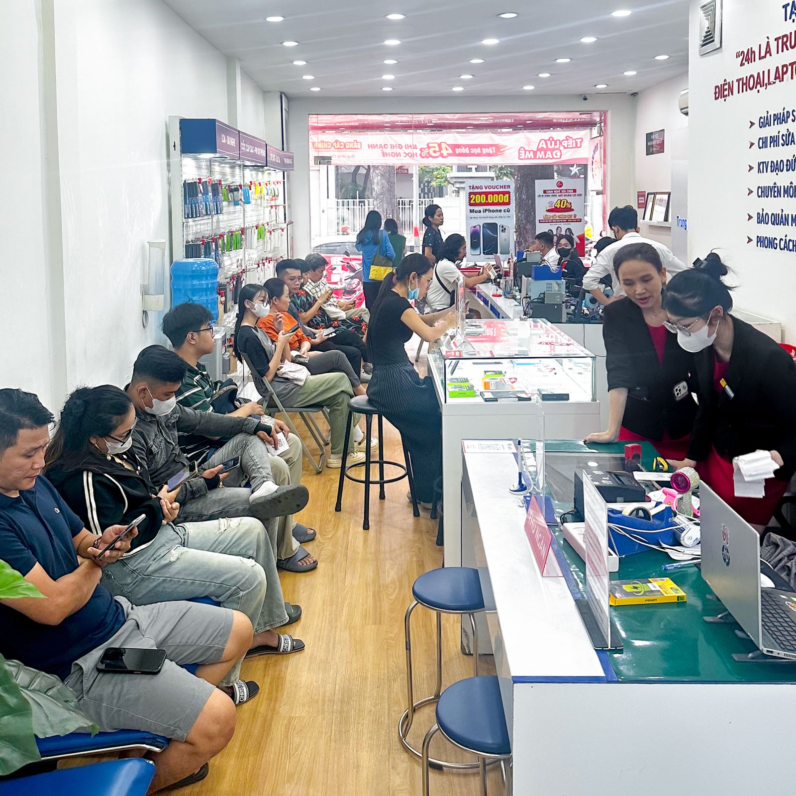 Thay cáp sạc không dây NFC iPhone 15 Plus