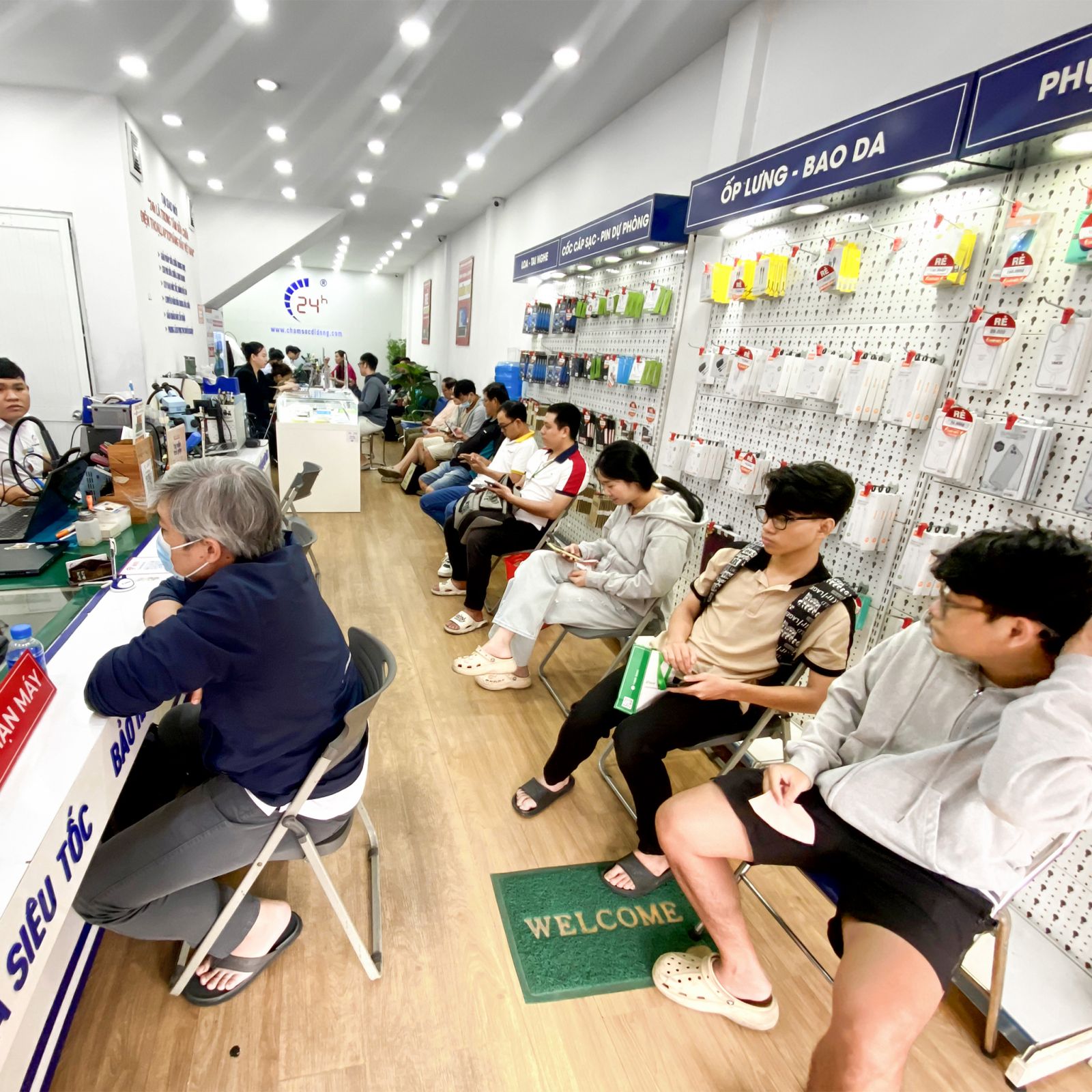 Thay cáp sạc không dây NFC iPhone 14