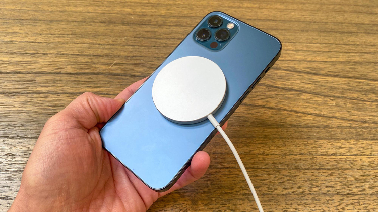 Thay cáp sạc không dây NFC iPhone 15 Pro Max