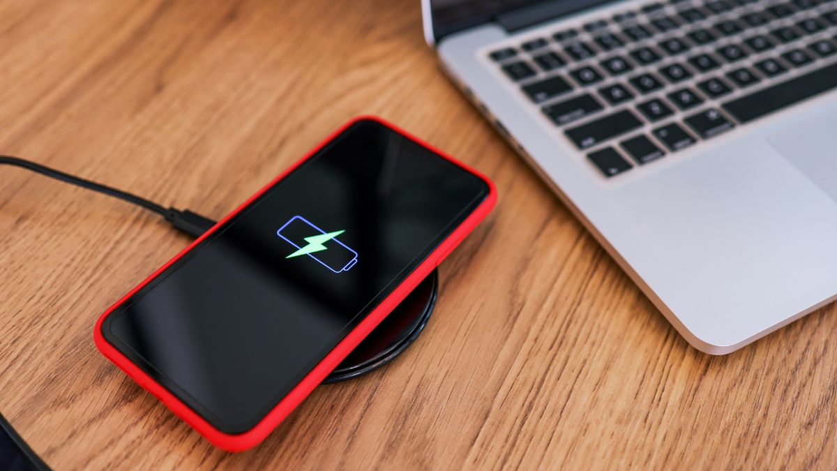 Thay cáp sạc không dây NFC iPhone 15 Pro Max