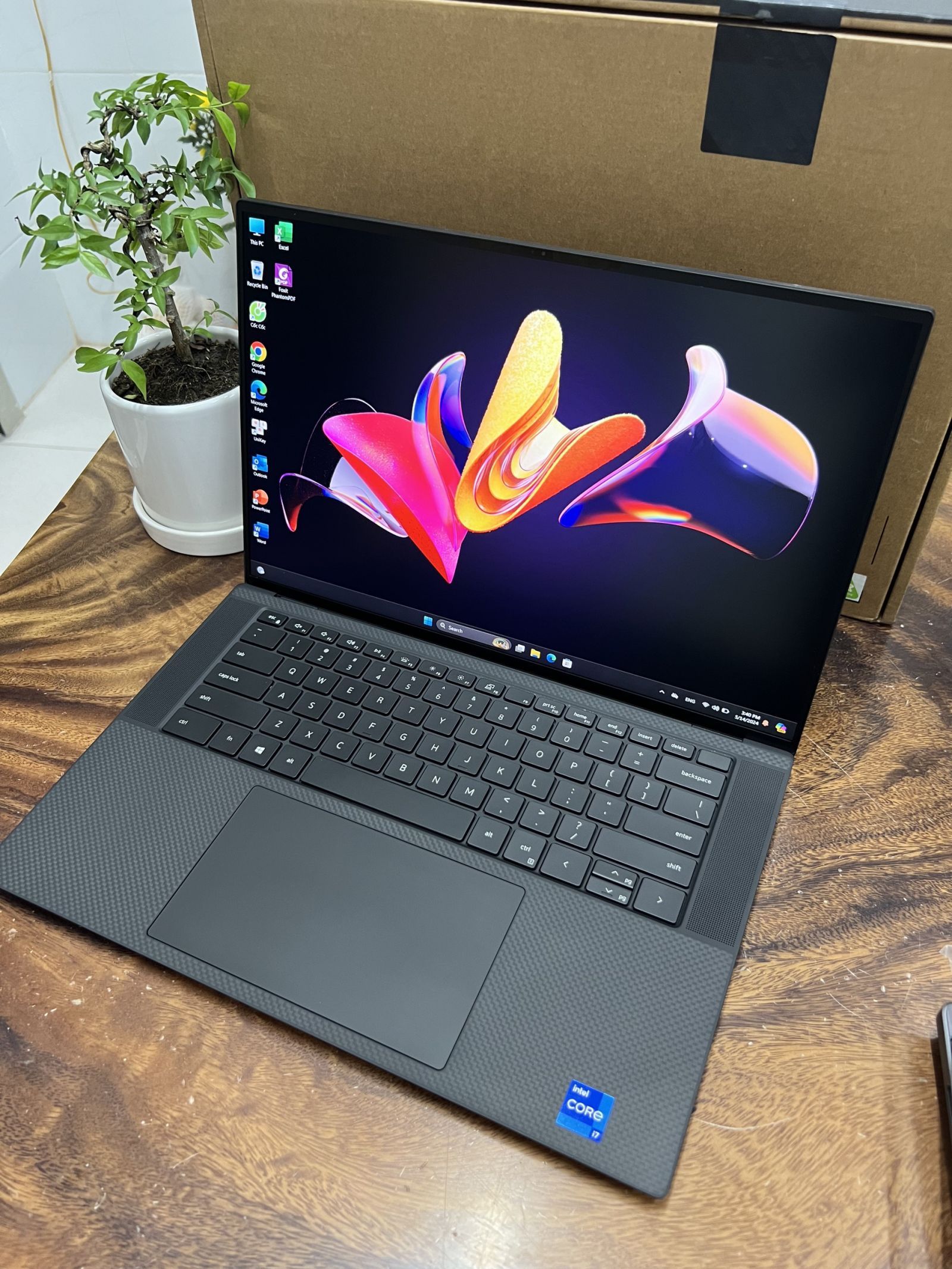 Thay màn hình laptop Dell Precision 15 inch 5560