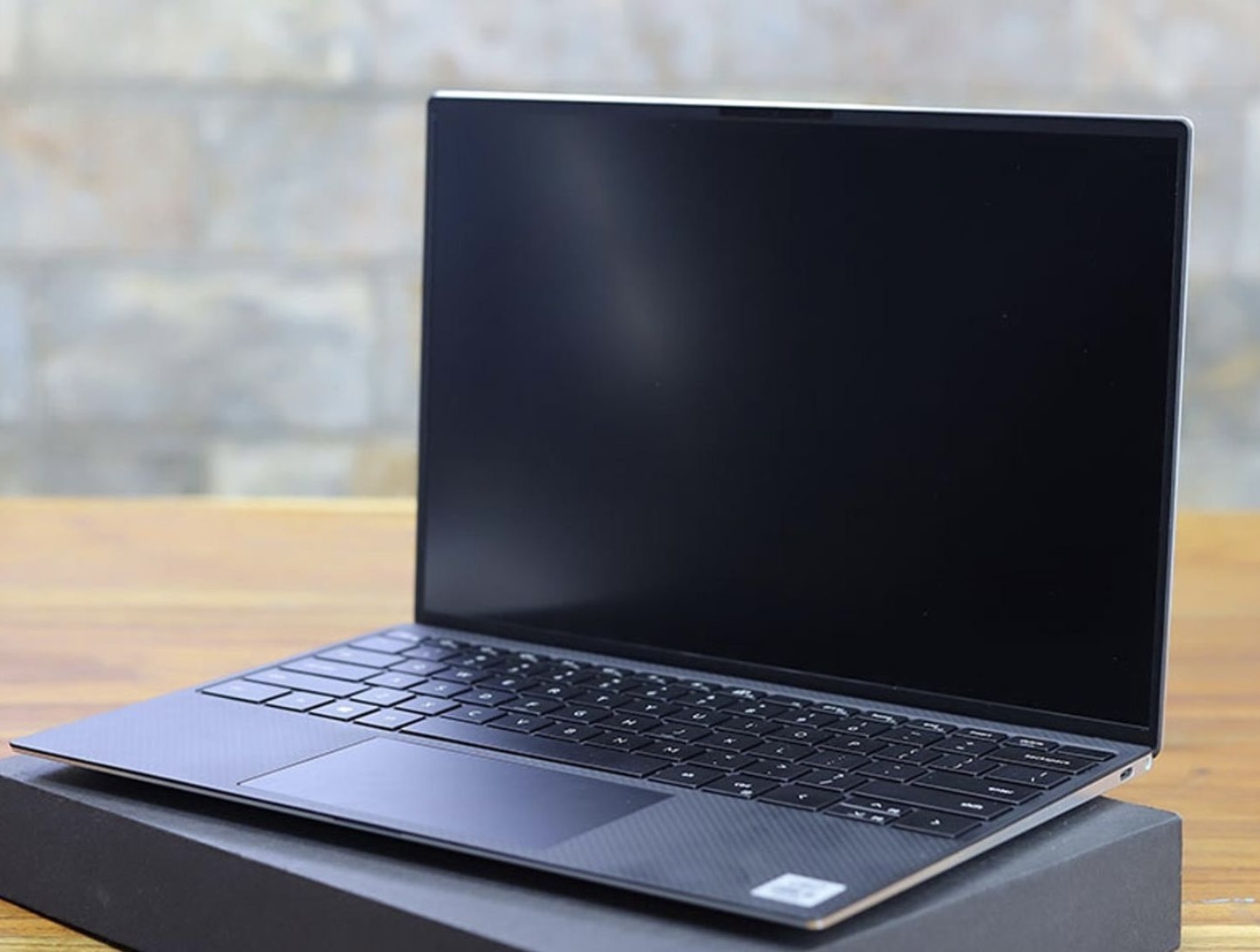 Thay màn hình laptop Dell XPS 13 inch 9300