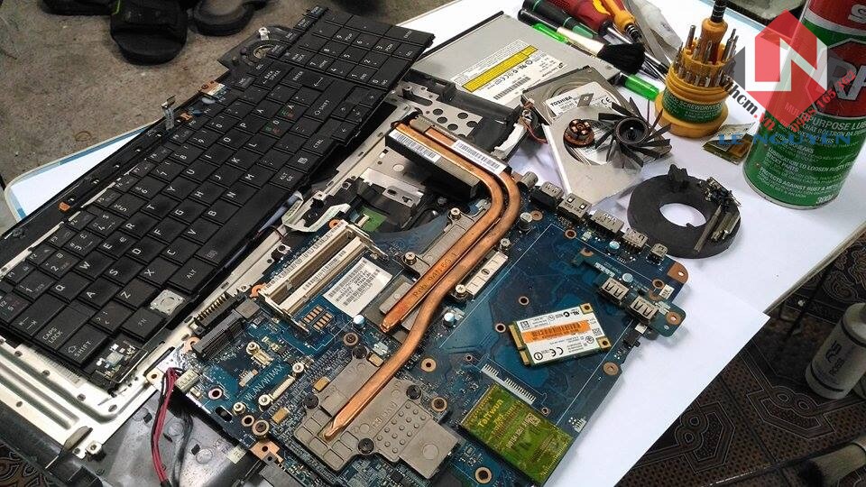 Thay màn hình laptop Dell Vostro 15 inch 3500