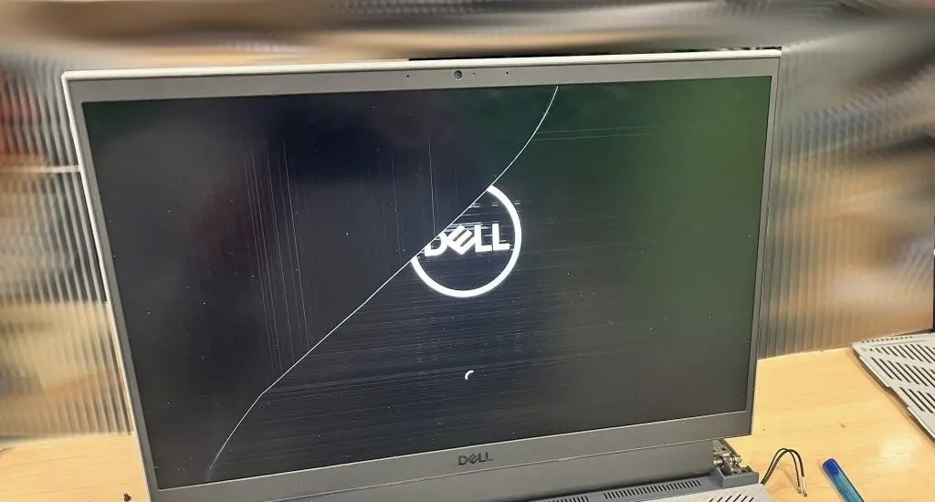 Thay màn hình laptop Dell Vostro 15 inch 3520
