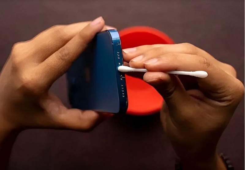 Thay cáp sạc iPhone 14 Pro Max chính hãng REXON