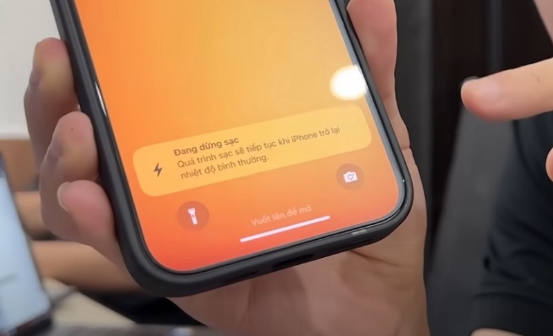 Thay cáp sạc iPhone 14 Pro Max chính hãng REXON
