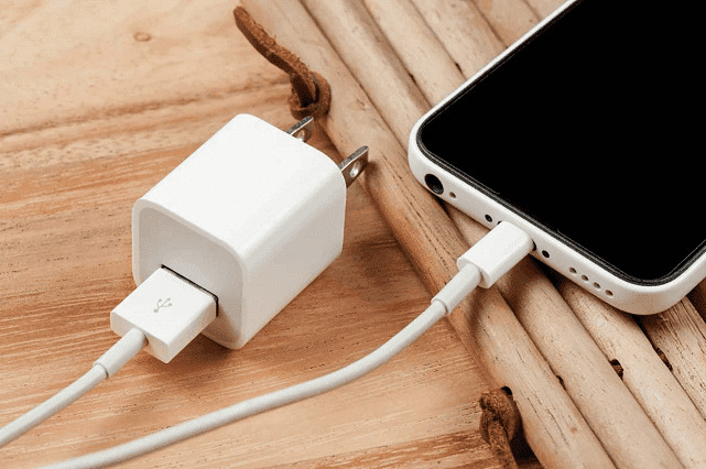 Thay cáp sạc iPhone 14 Pro Max chính hãng REXON