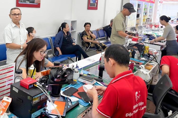 Miếng dán cường lực TOP iPhone 16 Pro Max Full màn 6